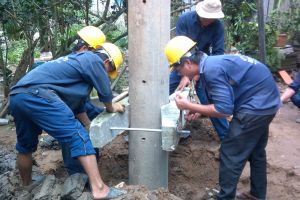 Giúp người nghèo sử dụng điện an toàn